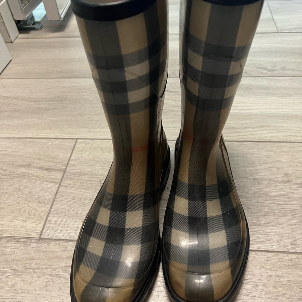Used Burberry rain boots
